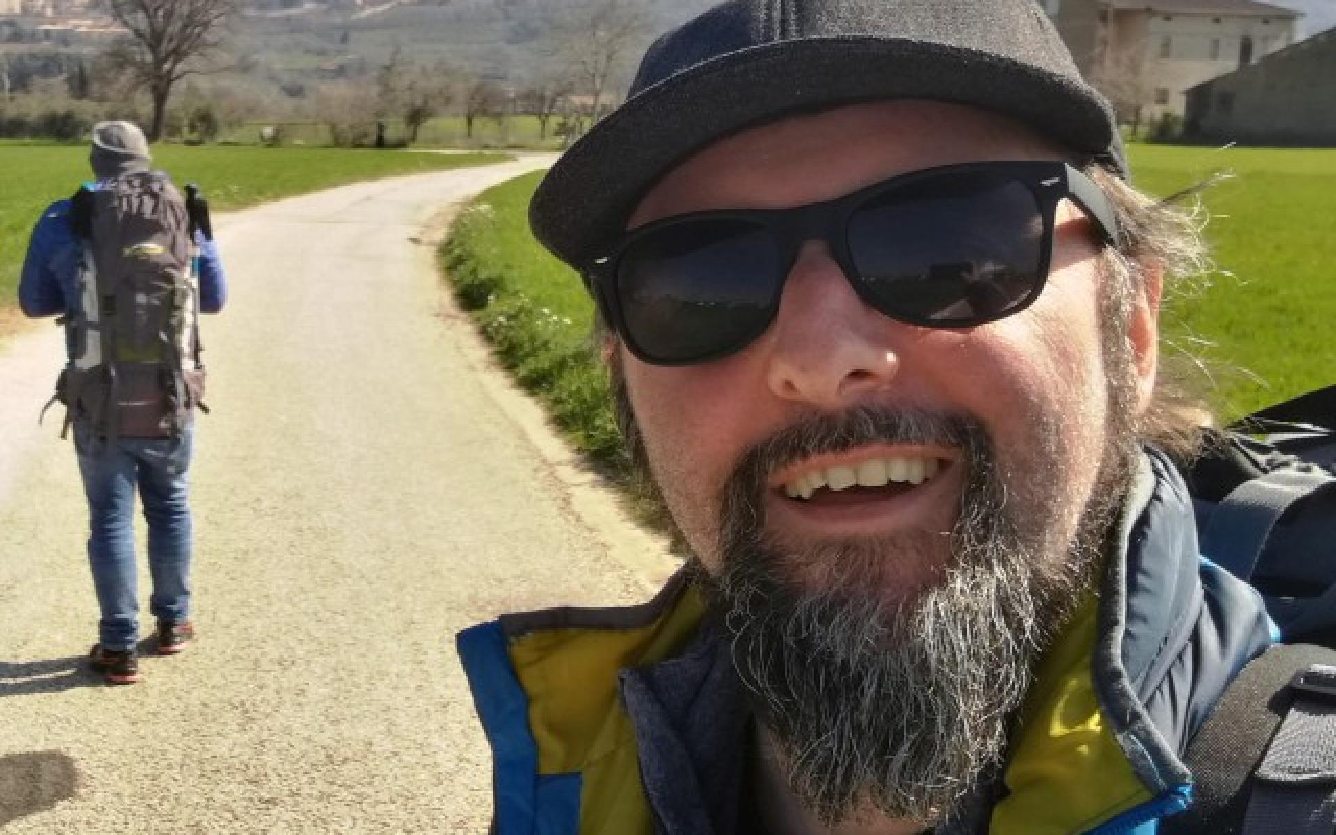 Kabarettist Christoph Schwaiger mit Sonnenbrille